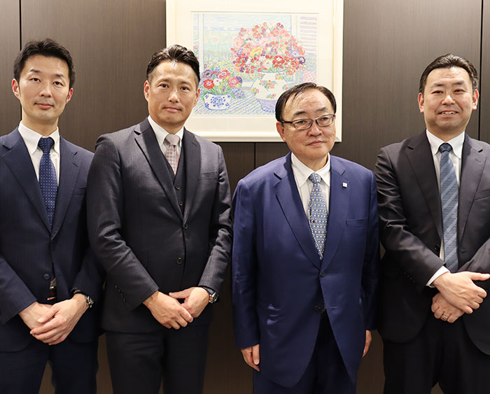 進学プラザグループ 代表取締役 阿部 孝治氏、(株)東京進学ゼミナール 顧問　三澤 徹 氏、ストライク鈴木、ストライク魚谷