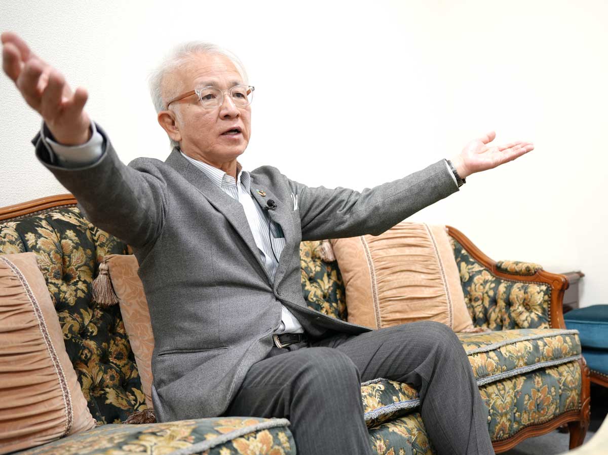 「販売店様とのネットワークこそが当社の基盤」と創業からの歩みを振り返る岡顧問