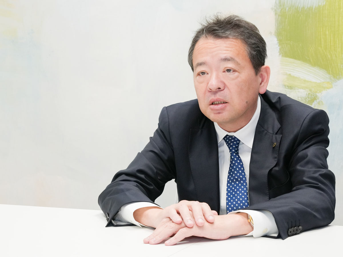インタビューに応じる 株式会社No.1 取締役 常務執行役員 グループ成長戦略推進本部長 久松 氏