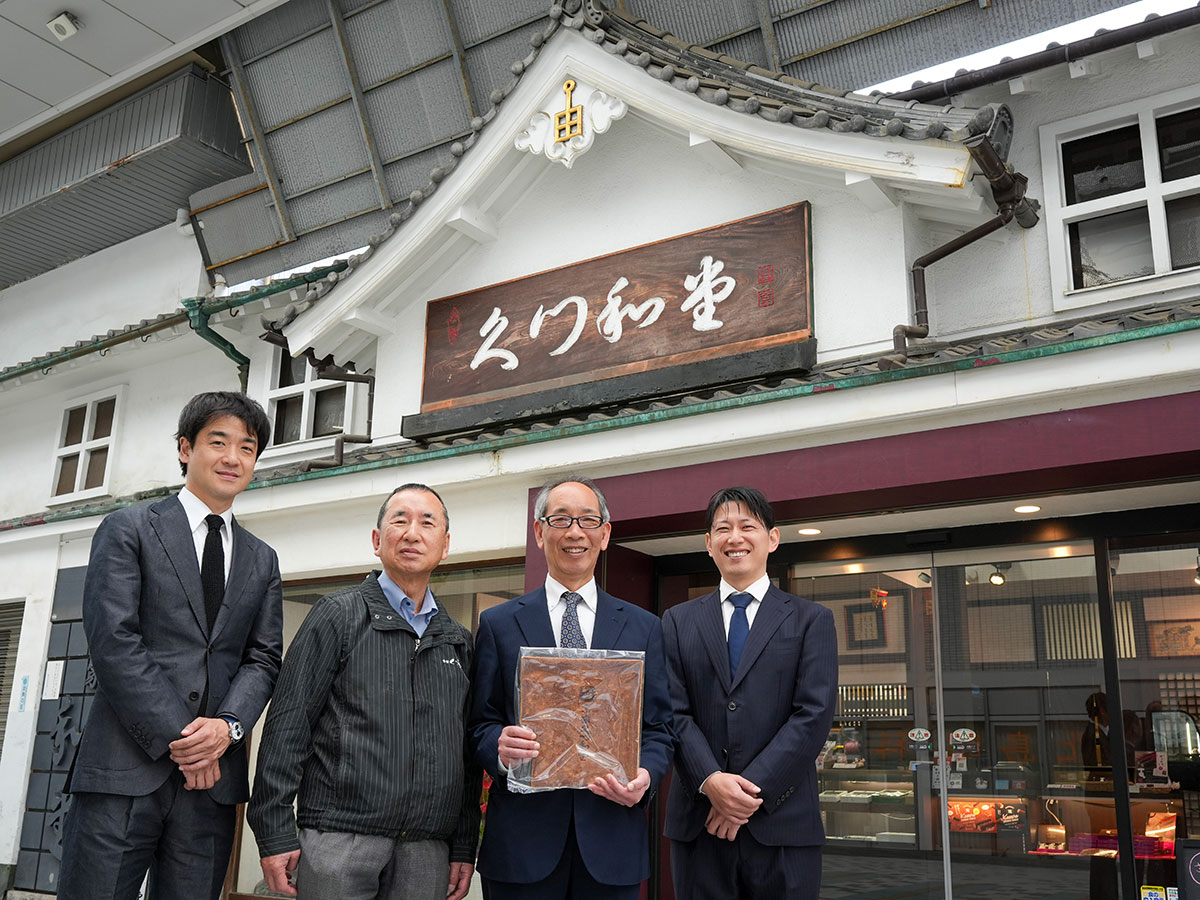 株式会社宗家くつわ堂 代表取締役社長 田村 照夫 氏・取締役会長 田村 光博 氏、ストライク 雑賀 憲太・矢野 大地