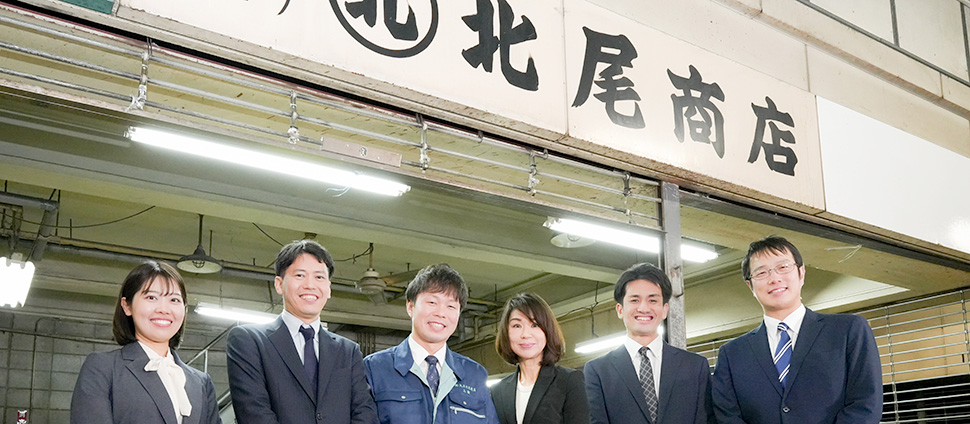 株式会社丸北 北尾商店 代表取締役 上撫 直哉 氏、株式会社丸北 北尾商店 相談役 北尾 圭子 氏、株式会社YMFGキャピタル 取締役 藤本 孝 氏、株式会社YMFGキャピタル シニアマネージャー 光永 勇貴 氏、ストライク吉田、ストライク板東