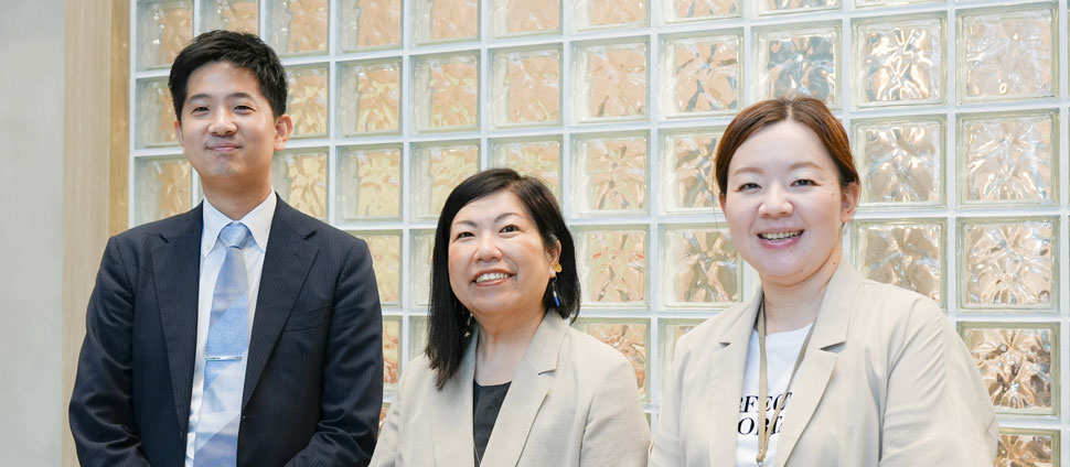 アイア株式会社 代表取締役 石澤 智子 氏、アイア株式会社 財務経理部GM 李 吟 氏、ストライク 吉村拓真