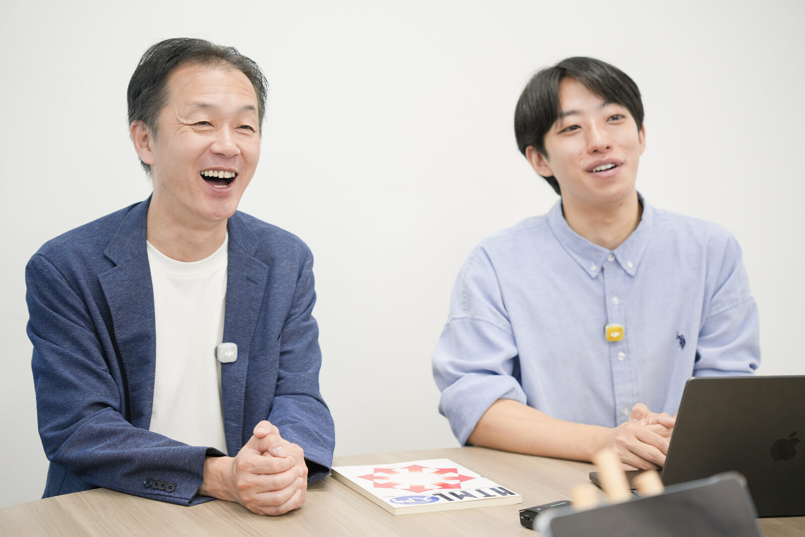 荒井邦彦と山本新の特別対談の様子