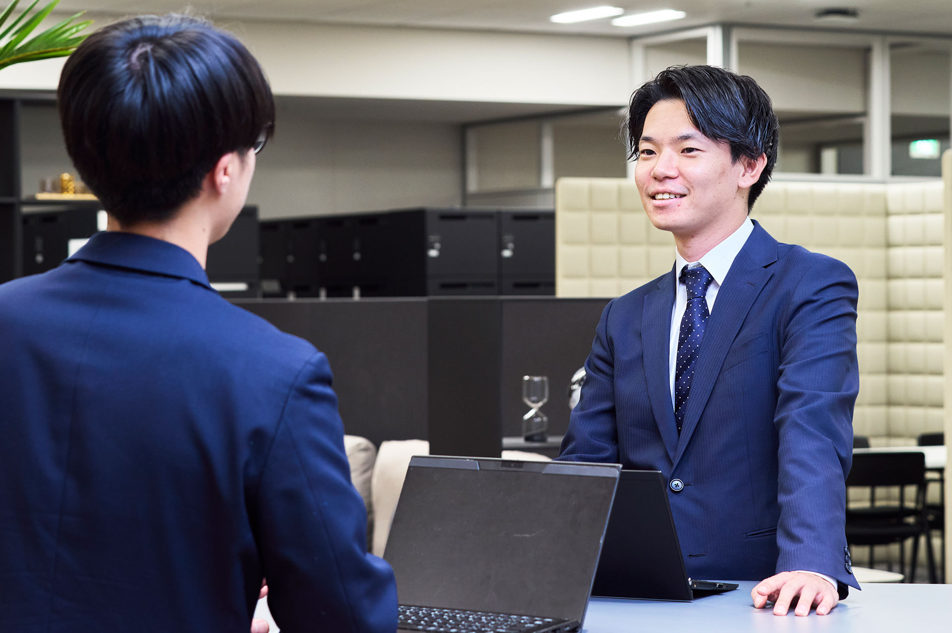 秋吉洋斗の仕事風景