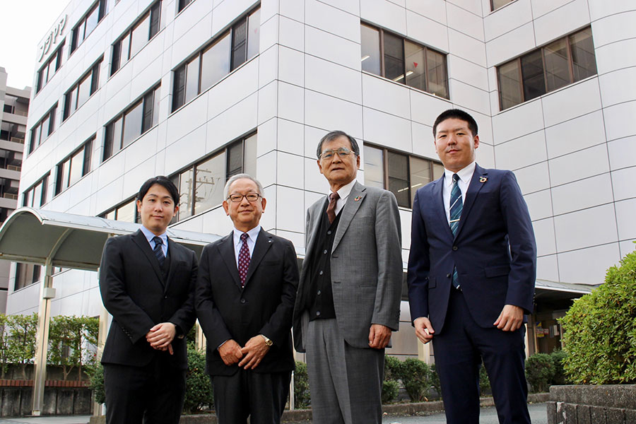 (株)オービットの山田社長、(株)フジヤマの藤山社長、同 取締役の直也氏、ストライクの増田