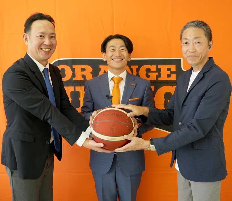 インタビューイメージ 株式会社エヒメスポーツエンターテイメント 取締役副会長 河原 成紀氏、ストライク合田、ストライク吉本