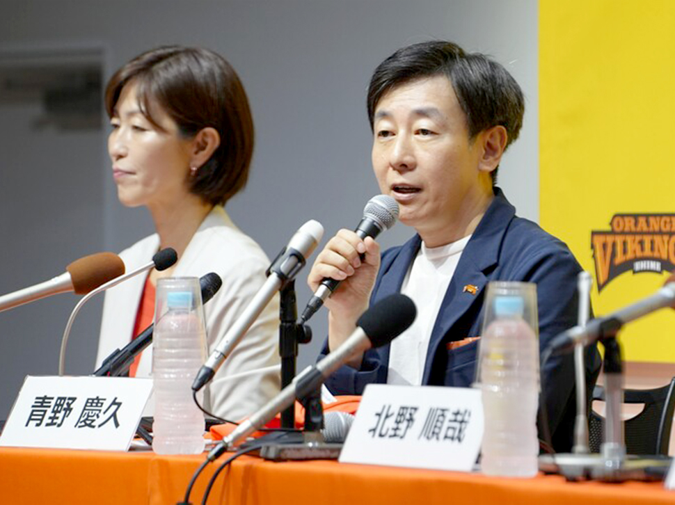 インタビューイメージ 記者会見時の様子